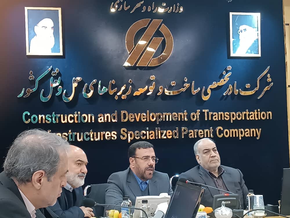 برنامه ریزی و اجرای پروژه های عمرانی براساس منافع ملی و استانی و مصالح عموم مردم انجام شود
