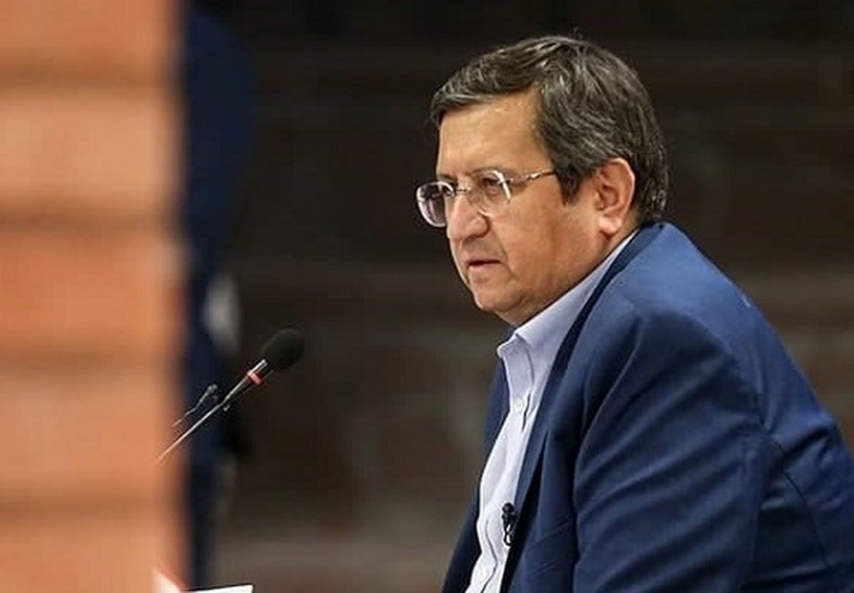 همتی: با تورم ۳۰ درصدی نمی توان نرخ ارز را ثابت نگه داشت