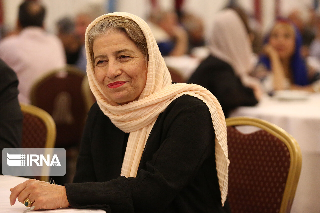 لذت کتاب‌خواندن را از دست ندهید/ با کسی ازدواج کردم که کتاب برایش مقدس بود