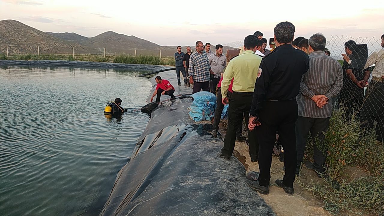 جان باختن جوان ۱۹ساله خرمبیدی در استخر کشاورزی