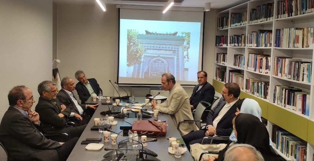 در گستره فرهنگی ایران « فارسی‌زدایی » روی داده است