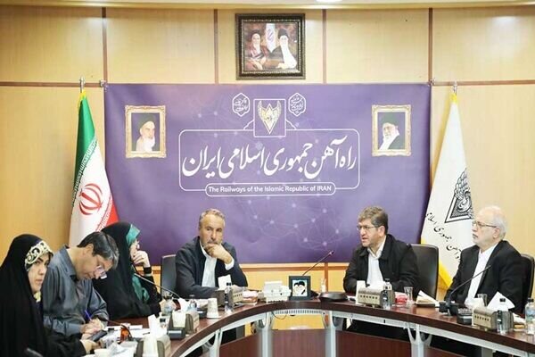 ضرورت وجود فرماندهی واحد در بنادر کشور/ مصرف ۴ تا ۷ برابری سوخت در حمل جاده ای نسبت به راه آهن