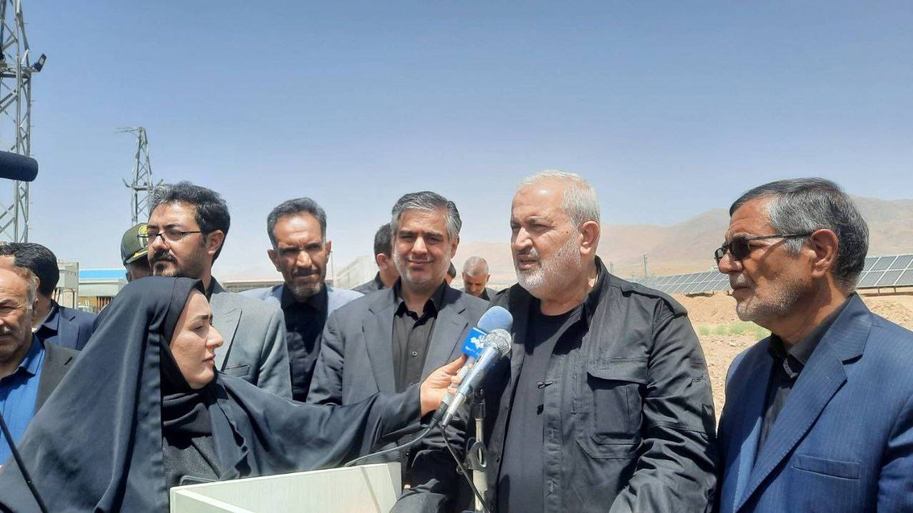 فراخوان عمومی نصب نیروگاه های ۵ کیلوواتی پشت بامی بزودی اعلام میشود/صرفه جویی سالانه ۱۶۰میلیون مترمکعب گاز با افتتاح نیروگاه خورشیدی ۱۰۰ مگاواتی استان مرکزی