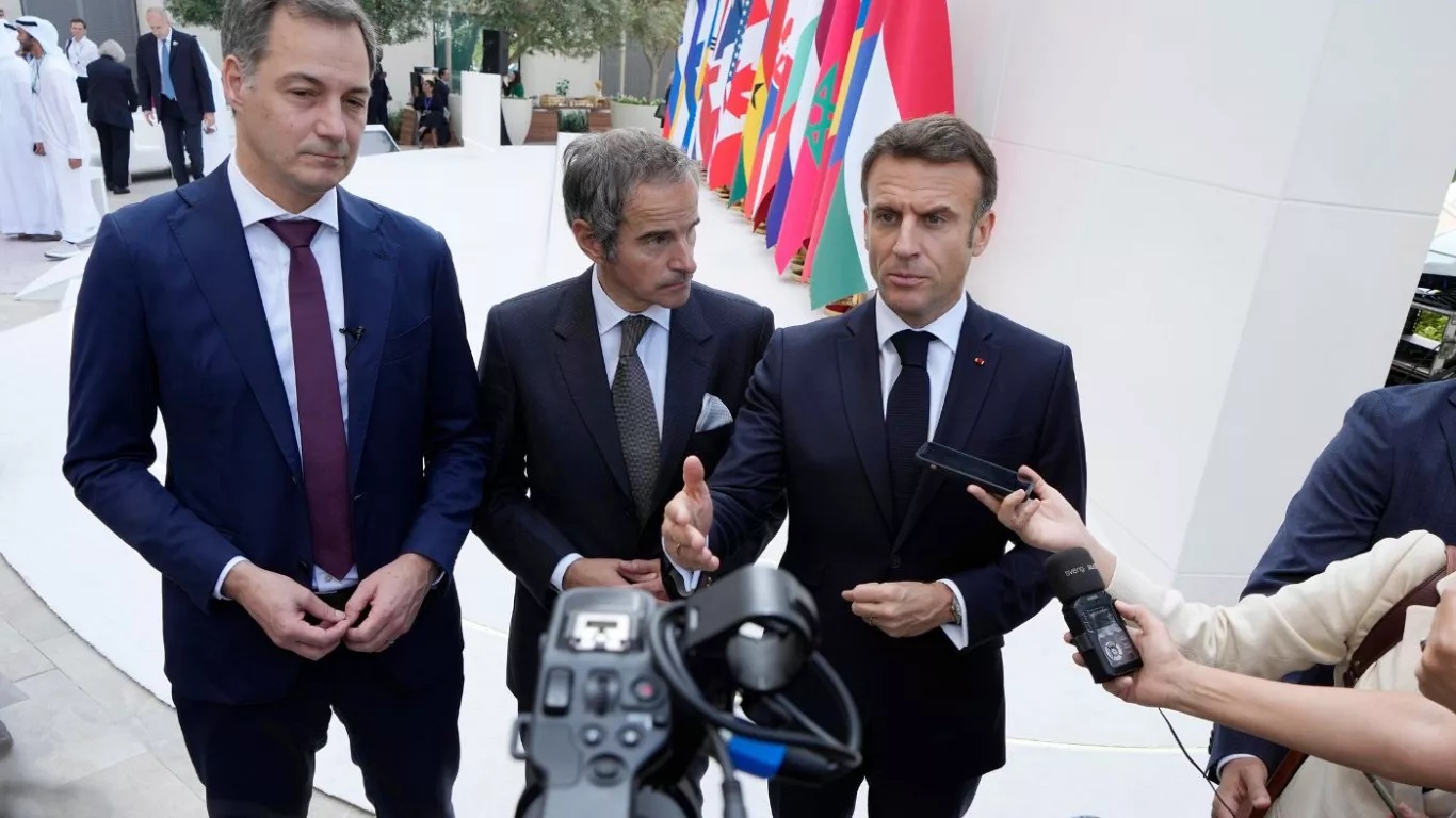 درخواست ماکرون از ایران برای از سرگیری مذاکرات هستهای