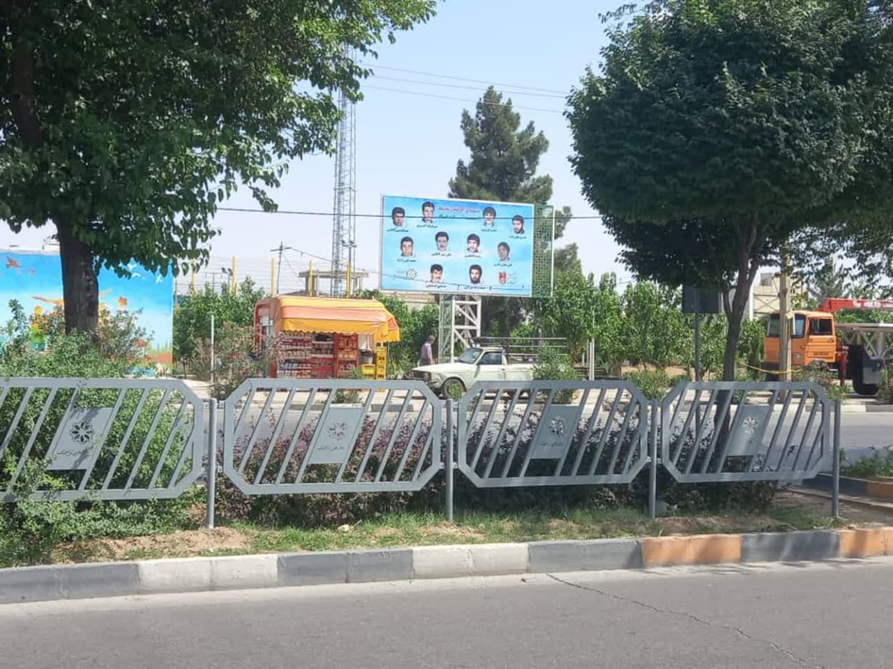 نصب تابلوهای تجمیعی شهدا در محلات شیراز