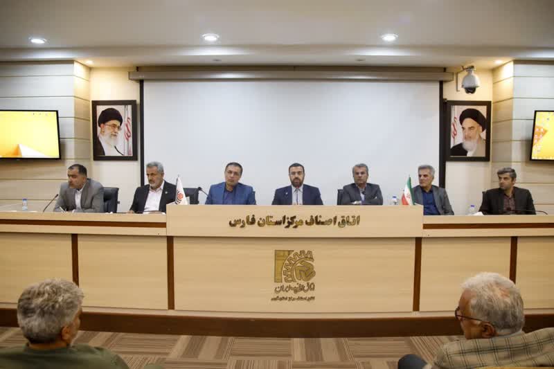 در شرایط جنگی تأمین معیشت مردم اولویت اول مدیریت استان است / با اخلالگران در روند توزیع کالاهای اساسی برخورد قاطع صورت میگیرد/ ضرورت درک دقیق شرایط جنگی و مدیریت منسجم در حوزه معیشت عمومی