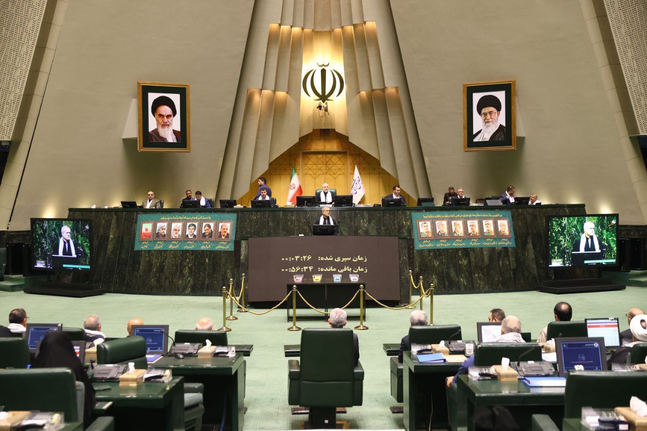 «مدنیزاده» وزیر امور اقتصادی و دارایی شد